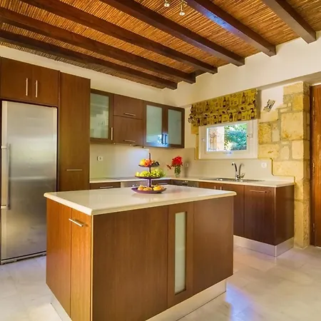 Kastro Estate *
